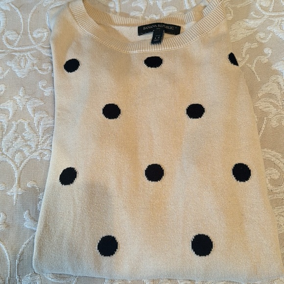Women’s crewneck tan with black polkadot, banana republic sweater - Picture 3 of 4